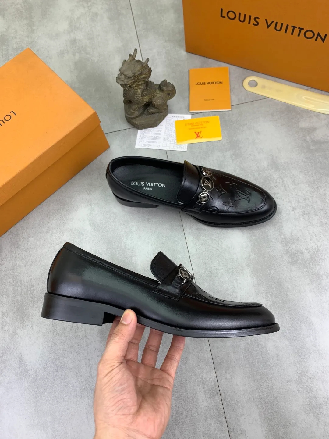 Men's Men's Shoes 💰P420 [New Style] 💰Yangli💎💎💎[Louis Vuitton] LV high-end men's formal business leather shoes, original order 1:1! Original imported calfskin, original metal buckle, imported sheepskin lining for feet, original outsole, men's shoe size: 39-45 (38.46 customized) black optional